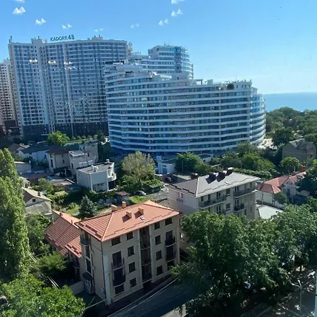у моря, в районе аркадии вид на море Apartment Odesa